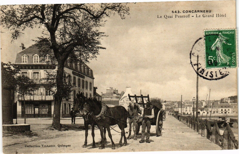 Carte postale ancienne Concarneau-Le Quai Penetroff-Le Grand Hotel à Concarneau