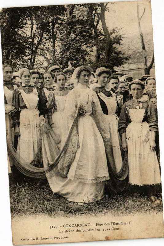 Carte postale ancienne Concarneau-Fete des Filets Bleus-La Reine des Sardinieres à Concarneau