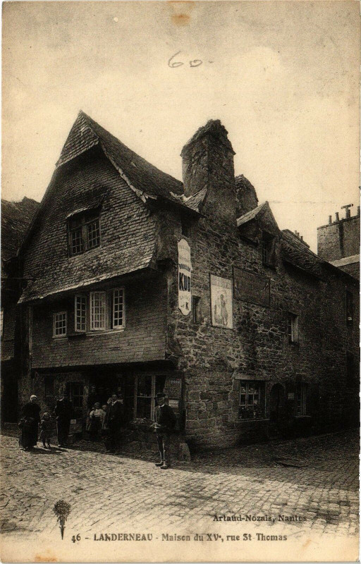 Carte postale ancienne Landerneau - Maison du Xv rue St-Thomas à Landerneau