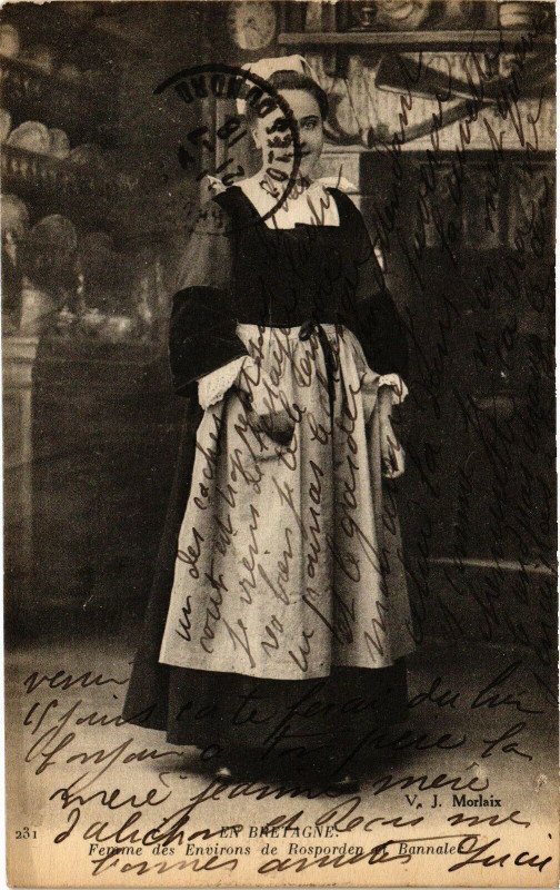 Carte postale ancienne Femme des Env. de Rosporden et Bannales à Rosporden