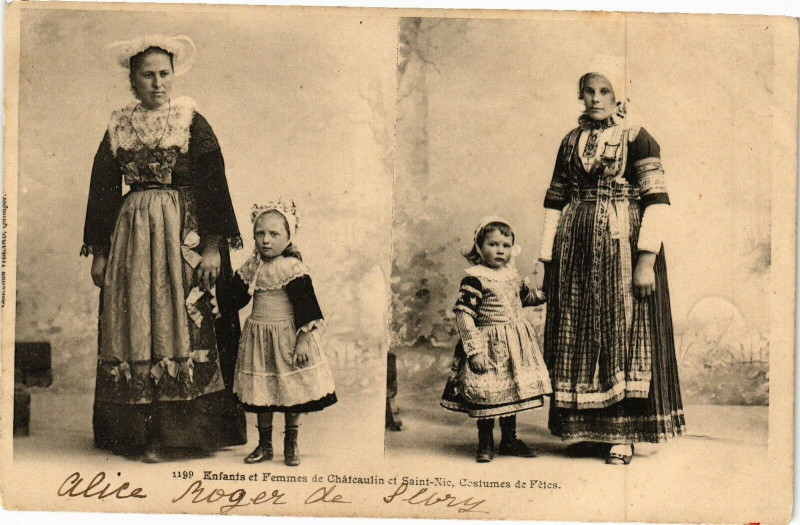 Carte postale ancienne Enfants et Femmes de Châteaulin et Saint-Nic - Costumes de Fêtes à Saint-Nic
