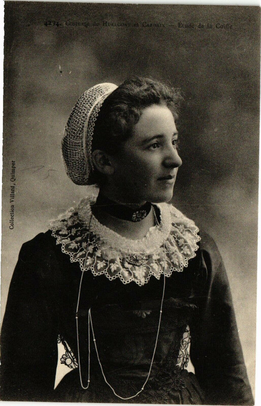 Carte postale ancienne Costume de Huelgoat et Carhaix - Etude de la Coiffe à Huelgoat