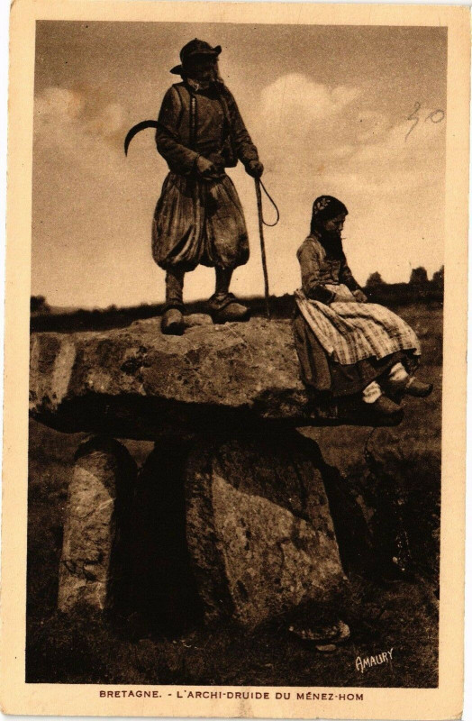 Carte postale ancienne Bretagne - L'Archi-Druide du Ménez-Hom