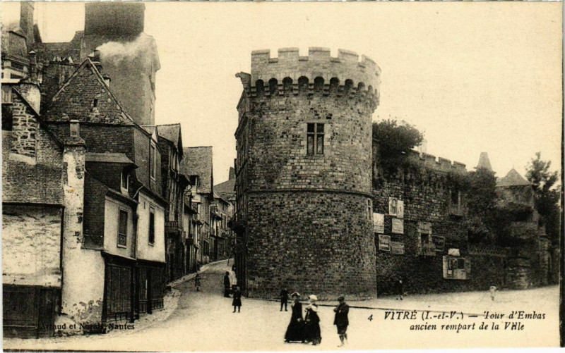 Carte postale ancienne Vitre Tour d'Embas ancien rempart de la Ville France à Vitré