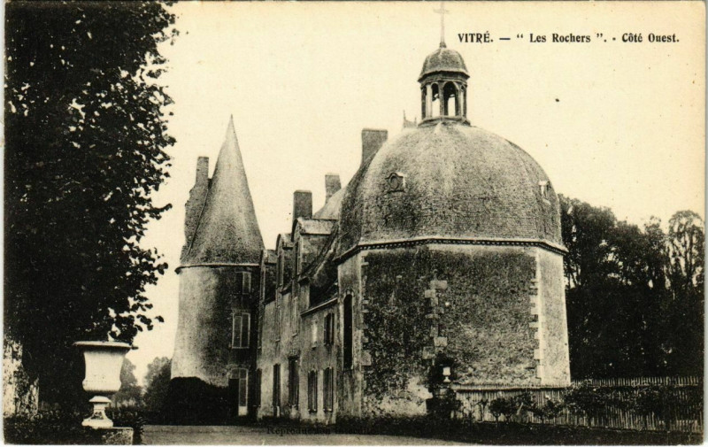 Carte postale ancienne Vitre Les Rochers France à Vitré