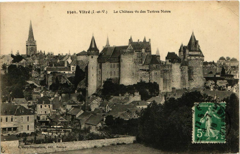 Carte postale ancienne Vitre Le Chateau vu des Tertres Noirs France à Vitré