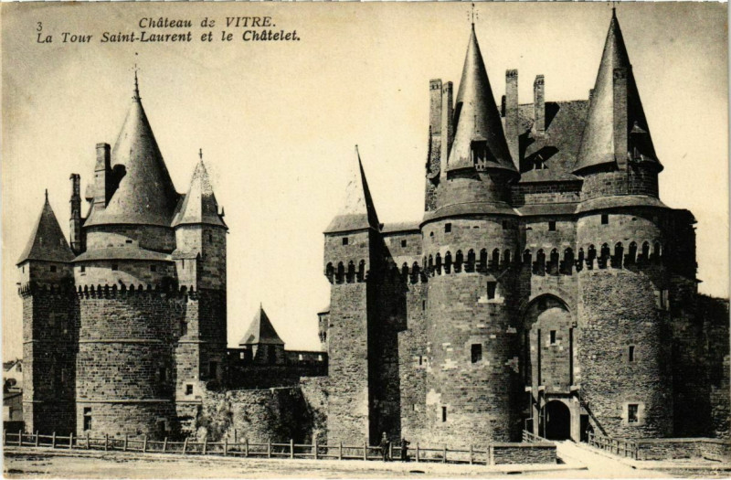 Carte postale ancienne Vitre La Tour Saint-Laurent et le Chatelet France à Vitré