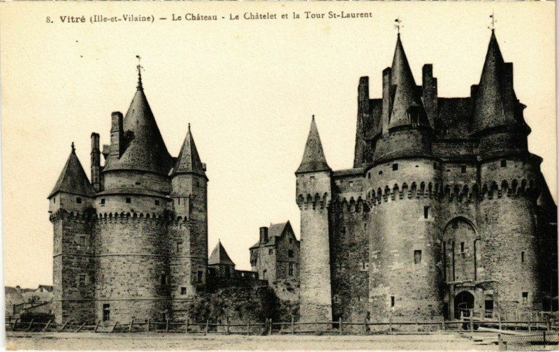 Carte postale ancienne Vitre Le Chateau France à Vitré