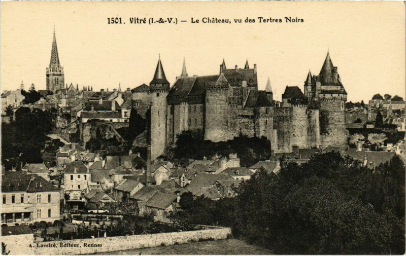 Carte postale ancienne Vitre Le Chateau, vu des Tertres Noirs France à Vitré