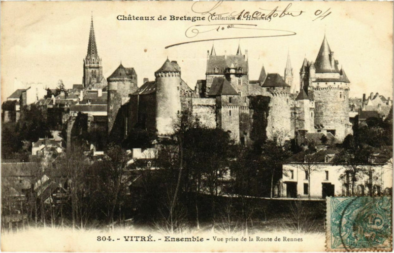 Carte postale ancienne Vitre Ensemble, vue prise de la Route de Rennes France à Vitré