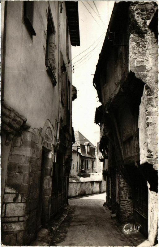 Carte postale ancienne Vitre Vieilles Maisons Rue St-Louis France à Vitré