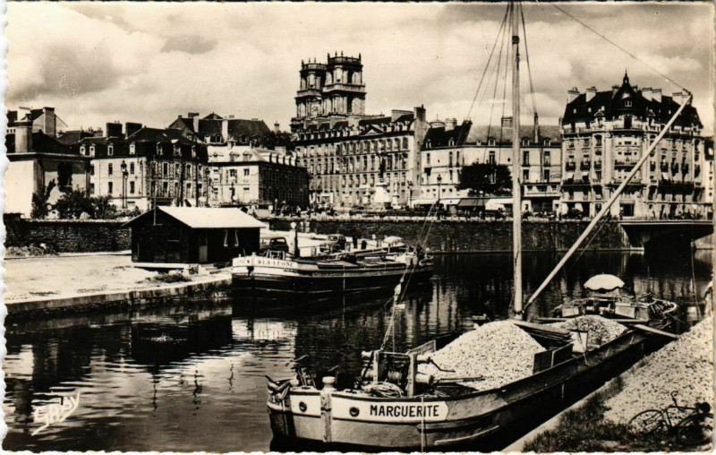 Carte postale ancienne Rennes Le Port et le Quartier de la Mission France à Rennes
