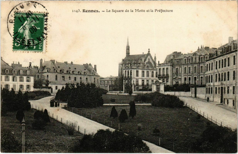 Carte postale ancienne Rennes Le Square de la Motte et la Pref. France à Rennes