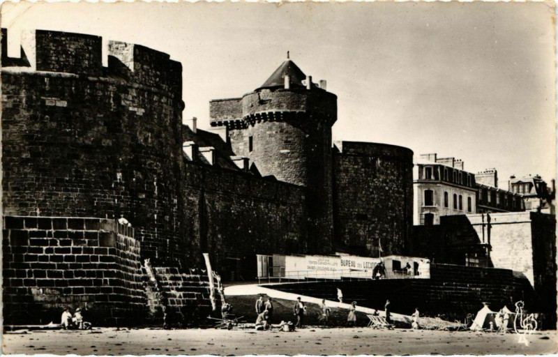 Carte postale ancienne Saint Malo La Tour des Dames France à Saint-Malo