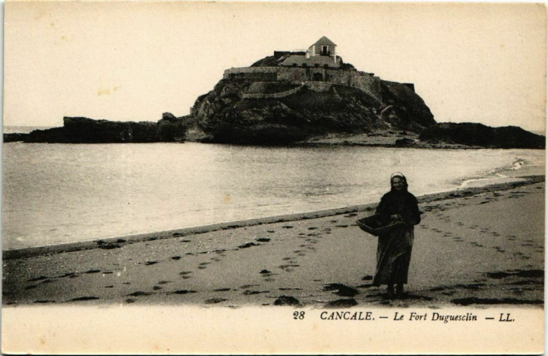 Carte postale ancienne Cancale Le Fort Duguesclin France à Cancale
