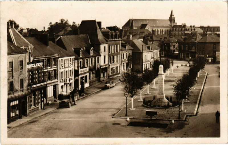 Carte postale ancienne Vue générale prise de l'Hotel de Ville à Saint-Méen-le-Grand