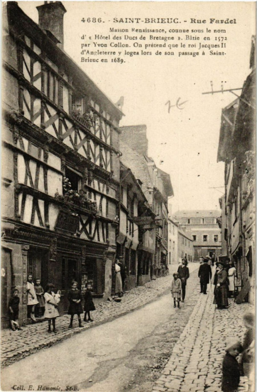 Carte postale ancienne Saint-Brieuc - Rue Fardel à Saint-Brieuc