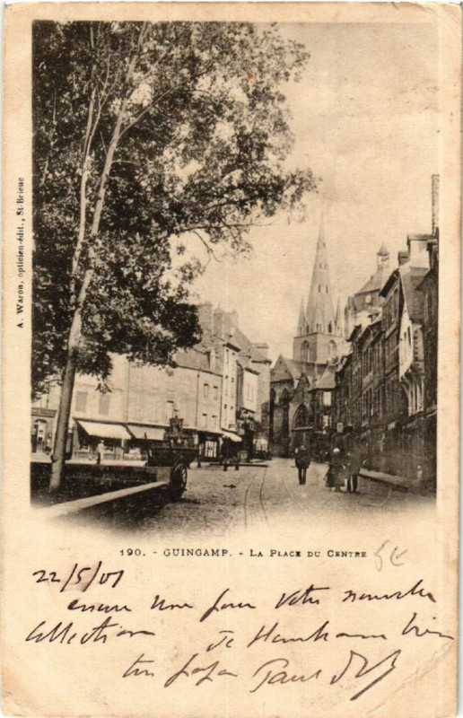 Carte postale ancienne Guingamp - La Place du Centre à Guingamp
