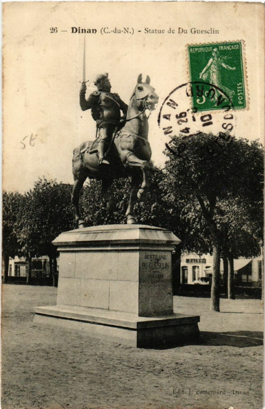 Carte postale ancienne Dinan - Statue de Du Guesclin à Dinan
