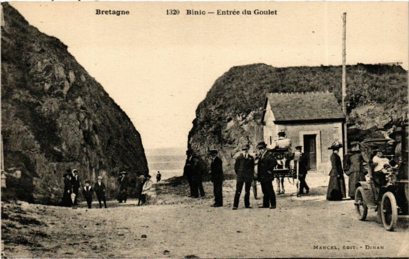 Carte postale ancienne Binic - Entrée du Goulet