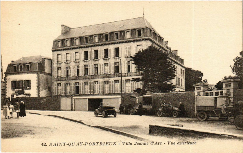 Carte postale ancienne Saint-Quay-Portrieux - Villa Jeanne d'Arc - Vue Extérieure à Saint-Quay-Portrieux