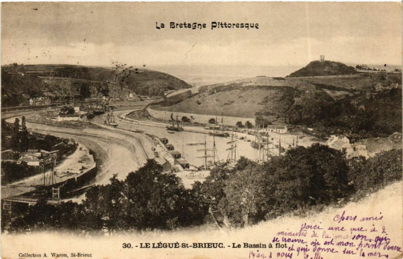 Carte postale ancienne Saint-Brieuc - Le Légué-Saint-Brieuc - Le Bassin a flot à Saint-Brieuc