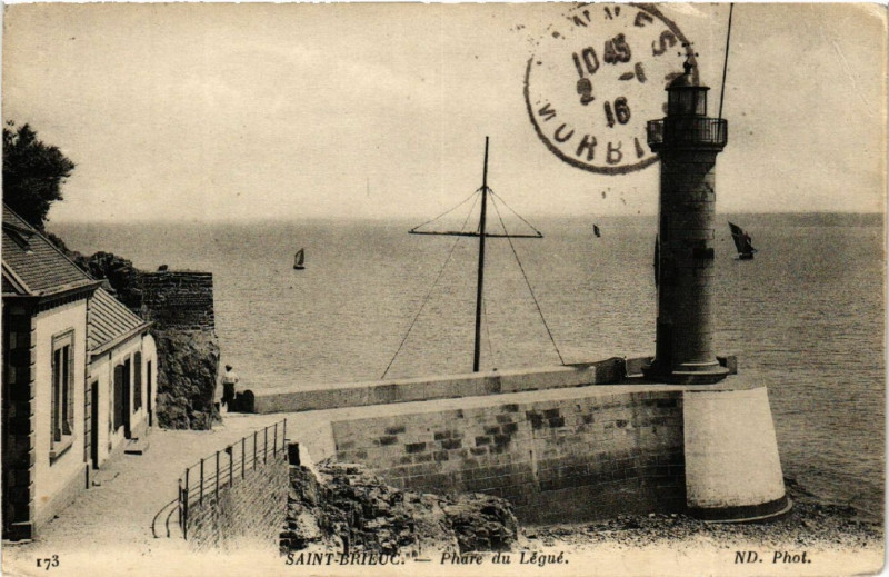 Carte postale ancienne Saint-Brieuc - Phare du Légué à Saint-Brieuc
