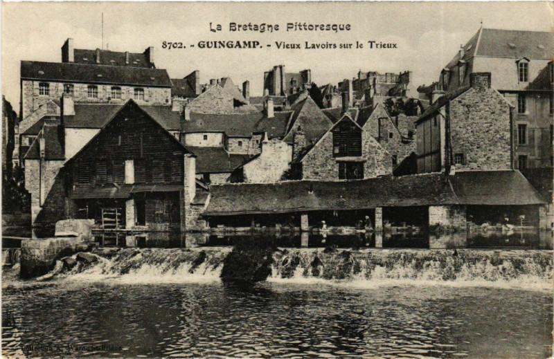 Carte postale ancienne Guingamp - Vieux Lavoirs sur le Trieux à Guingamp