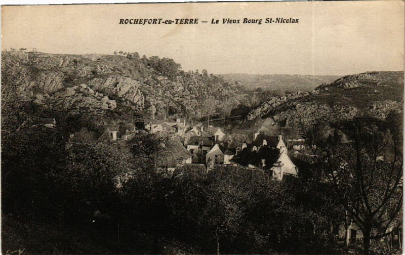 Carte postale ancienne Rochefort-en-Terre - Le Vieux Bourg Saint-Nicolas au Vieux-Bourg