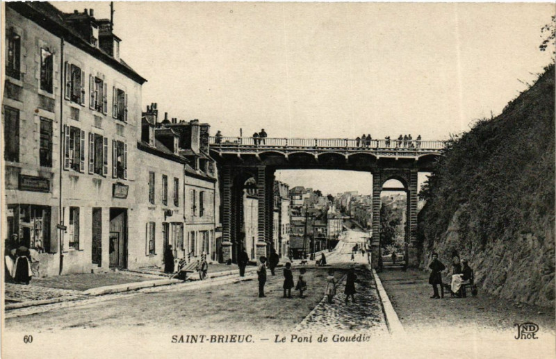 Carte postale ancienne Saint-Brieuc - Le Pont de Gouédic à Saint-Brieuc