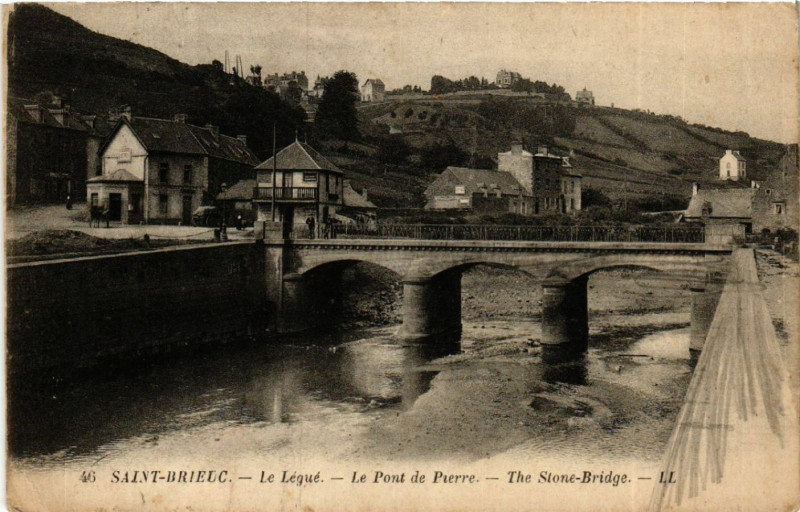 Carte postale ancienne Saint-Brieuc - Le Légué - Le Pont de Pierre à Saint-Brieuc