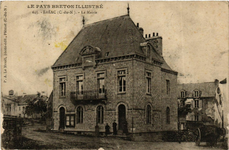 Carte postale ancienne Ereac - La Mairie à Éréac