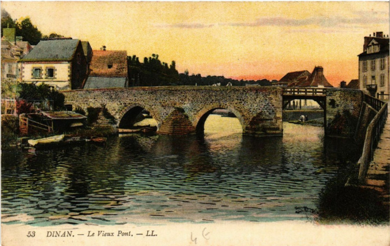 Carte postale ancienne Dinan - Le Vieux Pont à Dinan