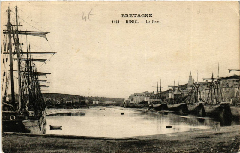 Carte postale ancienne Binic - Le Port