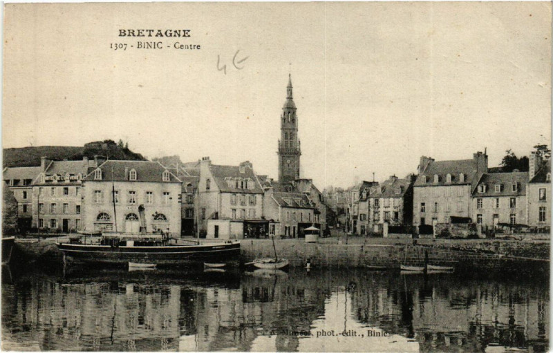 Carte postale ancienne Binic - Centre
