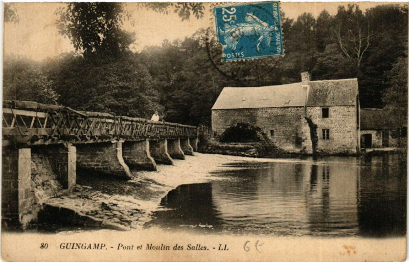 Carte postale ancienne Guingamp - Pont et Moulin des Salles à Guingamp