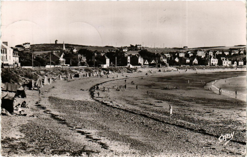 Carte postale ancienne Erquy - La Plage du Centre à Erquy