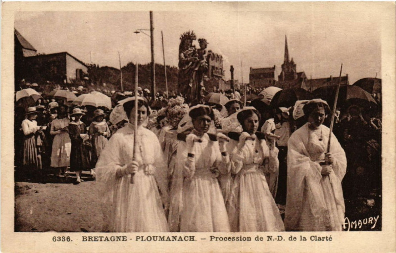 Carte postale ancienne Ploumanac'H - Procession de N.-D. de la Clarté