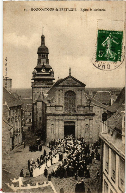 Carte postale ancienne Moncontour-de-Bretagne - Eglise Saint-Mathurin à Moncontour