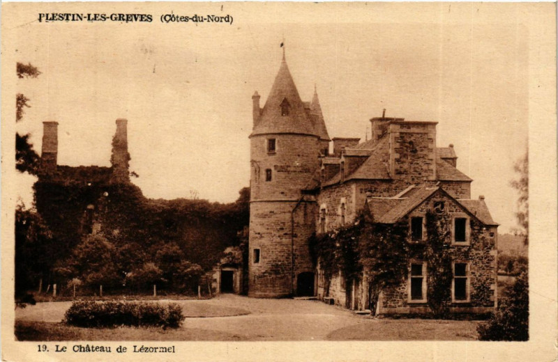 Carte postale ancienne Plestin-les-Greves - Le Chateau de Lézormel à Plestin-les-Grèves