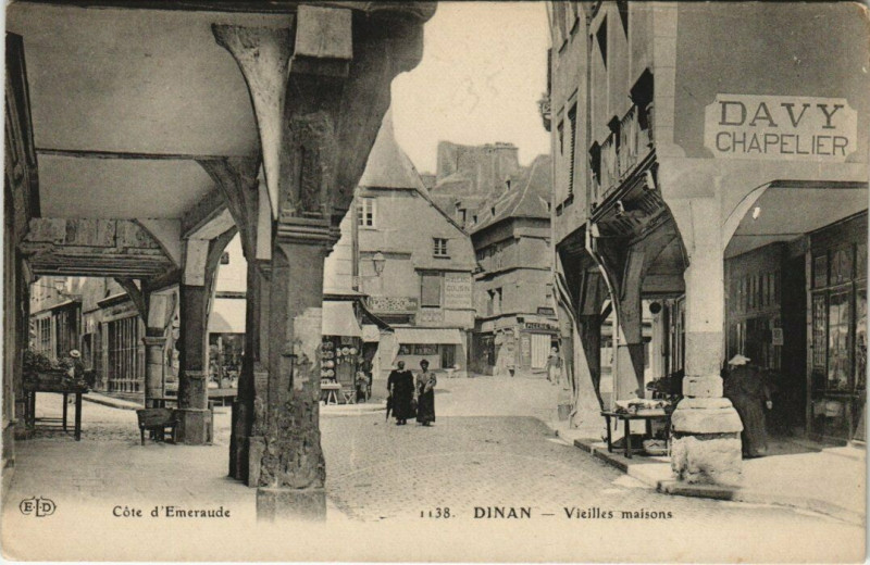 Carte postale ancienne Dinan - Vileilles maisons à Dinan