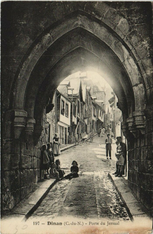 Carte postale ancienne Dinan - Porte du Jersual à Dinan