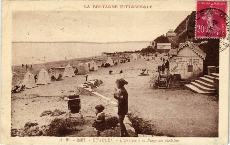Carte postale ancienne ÃTABLES - L'ArrivÃ©e a la Plage des Godelins
