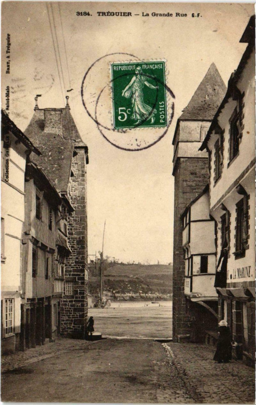 Carte postale ancienne La Grande Rue à Tréguier