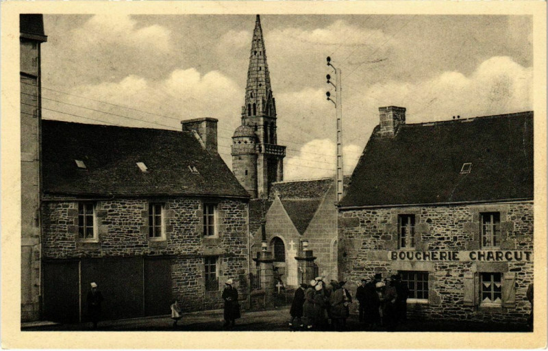 Carte postale ancienne Saint-Michel-en-Greve - La Place de l'Ãglise à Saint-Michel-en-Grève