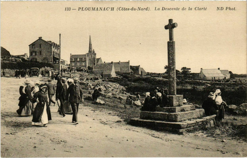 Carte postale ancienne Ploumanach - La Descente de la Clarte