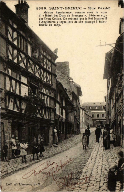 Carte postale ancienne Saint-Brieuc - Rue Fardel à Saint-Brieuc