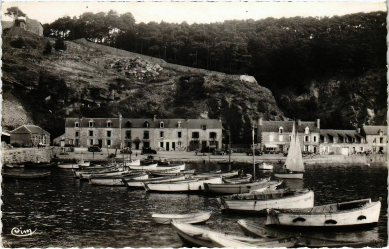 Carte postale ancienne Erquy - Le Port à Erquy