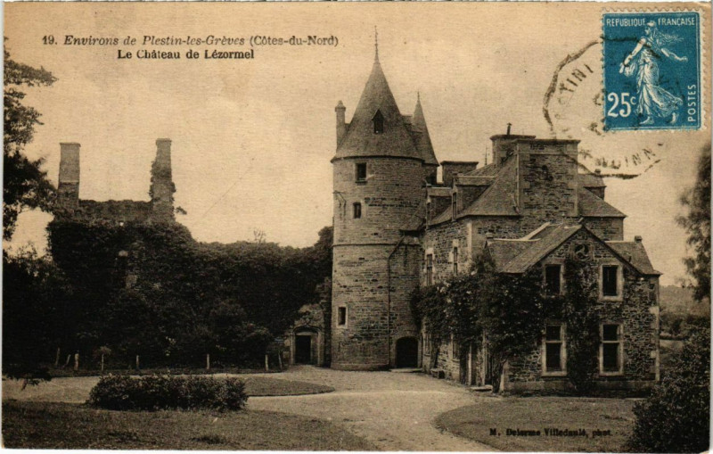 Carte postale ancienne Environs de Plestin-les-Greves - Le Chateau de Lezormel à Plestin-les-Grèves
