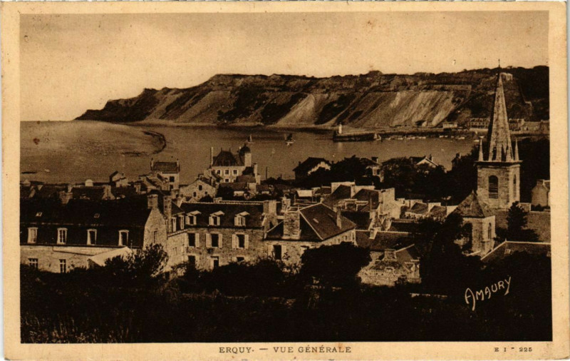 Carte postale ancienne Erquy - Vue generale à Erquy